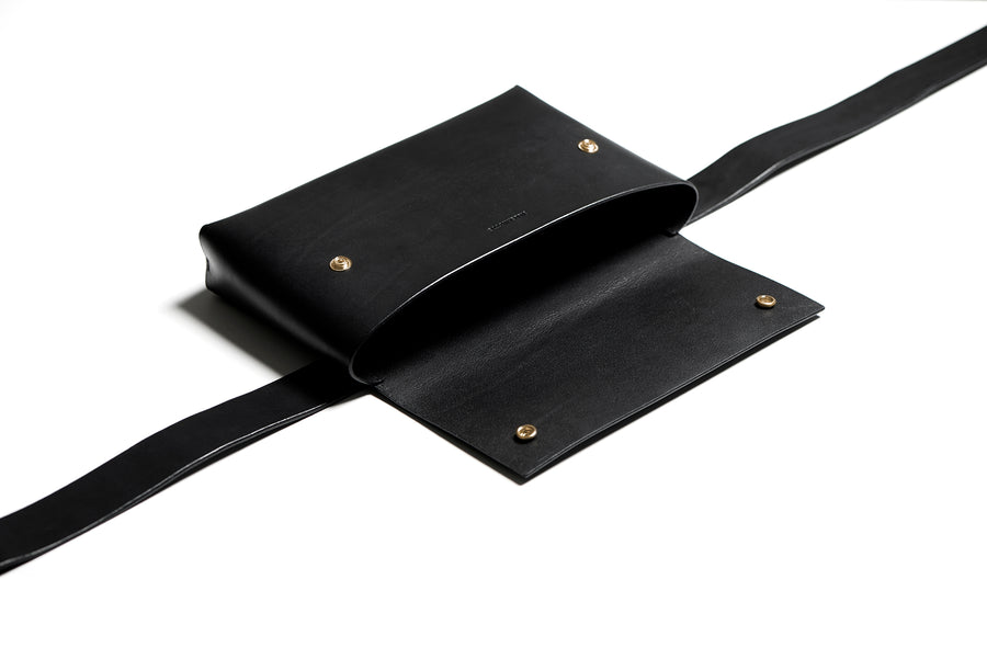 Leather bumbag: PETRINE (black)