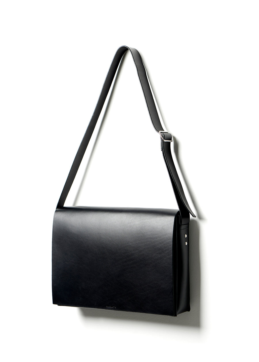 Leather messenger bag: NORD (black)