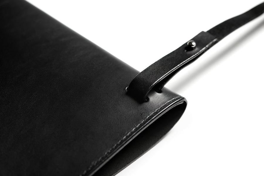 Leather shoulder bag: RIGMOR MEGA (black)